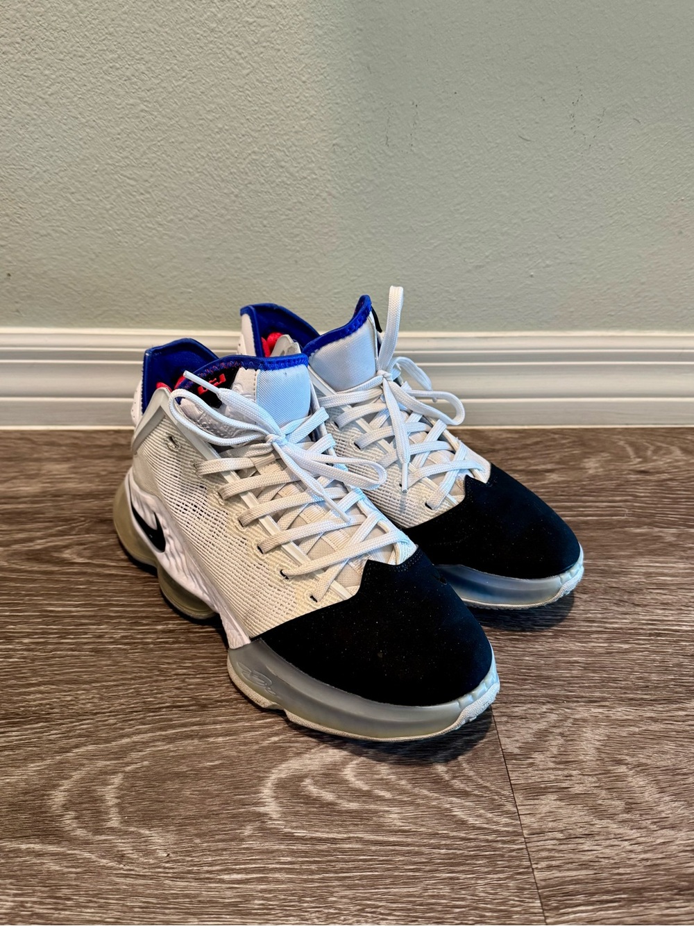 Authentic Nike LeBron XIX Low White Black Medium Blue DH1270 100 Men's Size 9